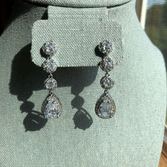Water Drop Shaped Dangle Earrings Simulated Diamonds White Gold Plated - Picture 3 of 6
